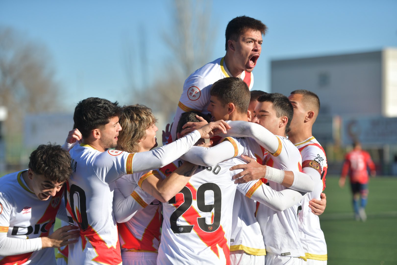 Las cábalas del Rayo Vallecano B para lograr la permanencia