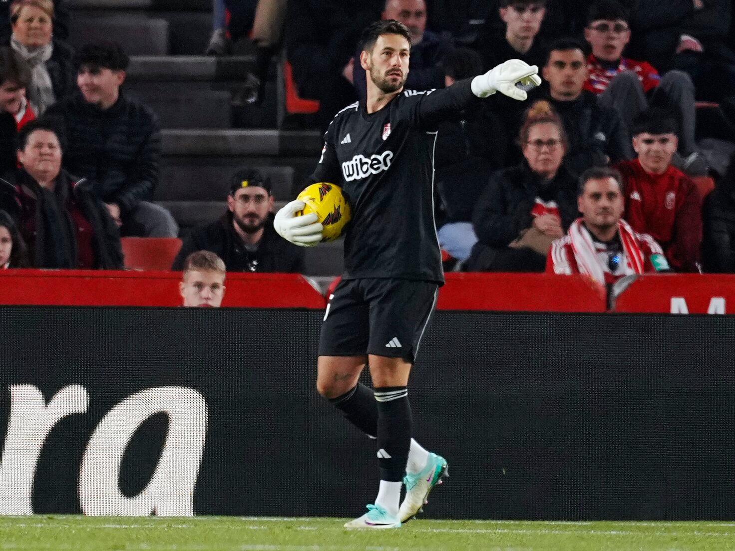 Augusto se une a la Batalla por la portería del Rayo